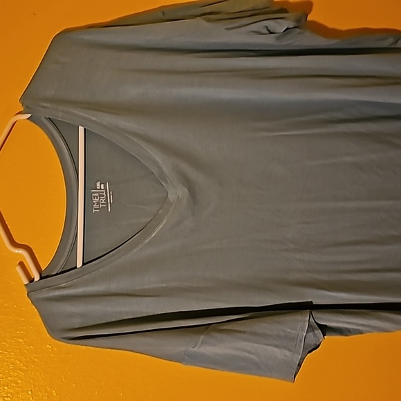 Two blouses - Picture 4 of 8